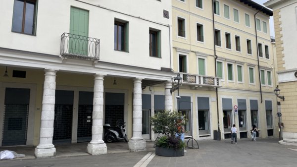 negozio in affitto a Bassano del Grappa