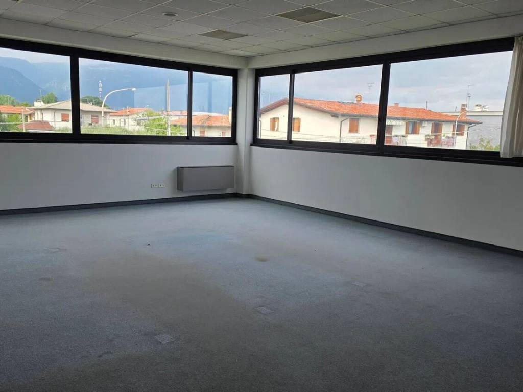 locale commerciale in affitto a Bassano del Grappa