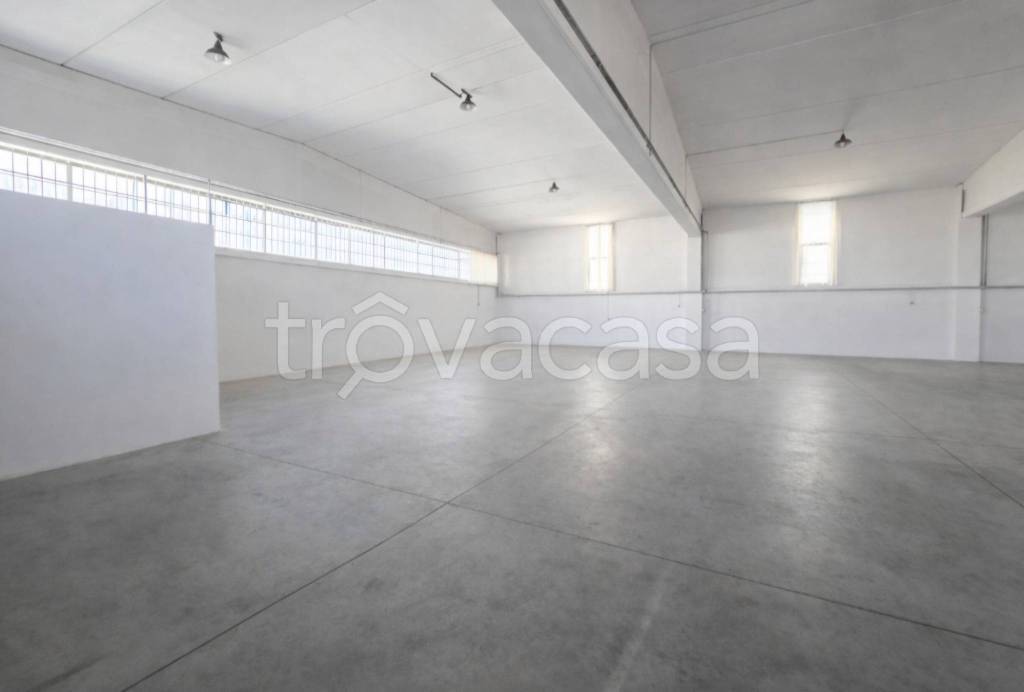 locale commerciale in affitto a Bassano del Grappa