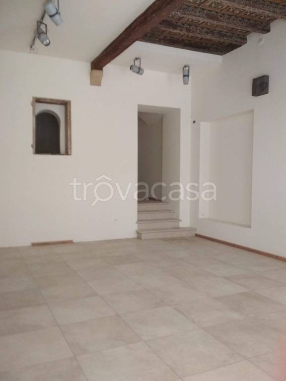 negozio in affitto a Bassano del Grappa