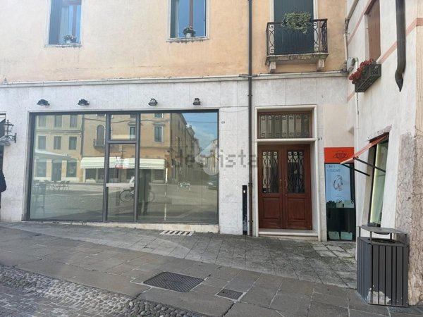 negozio in affitto a Bassano del Grappa