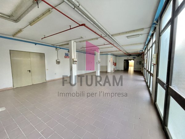locale commerciale in affitto a Bassano del Grappa