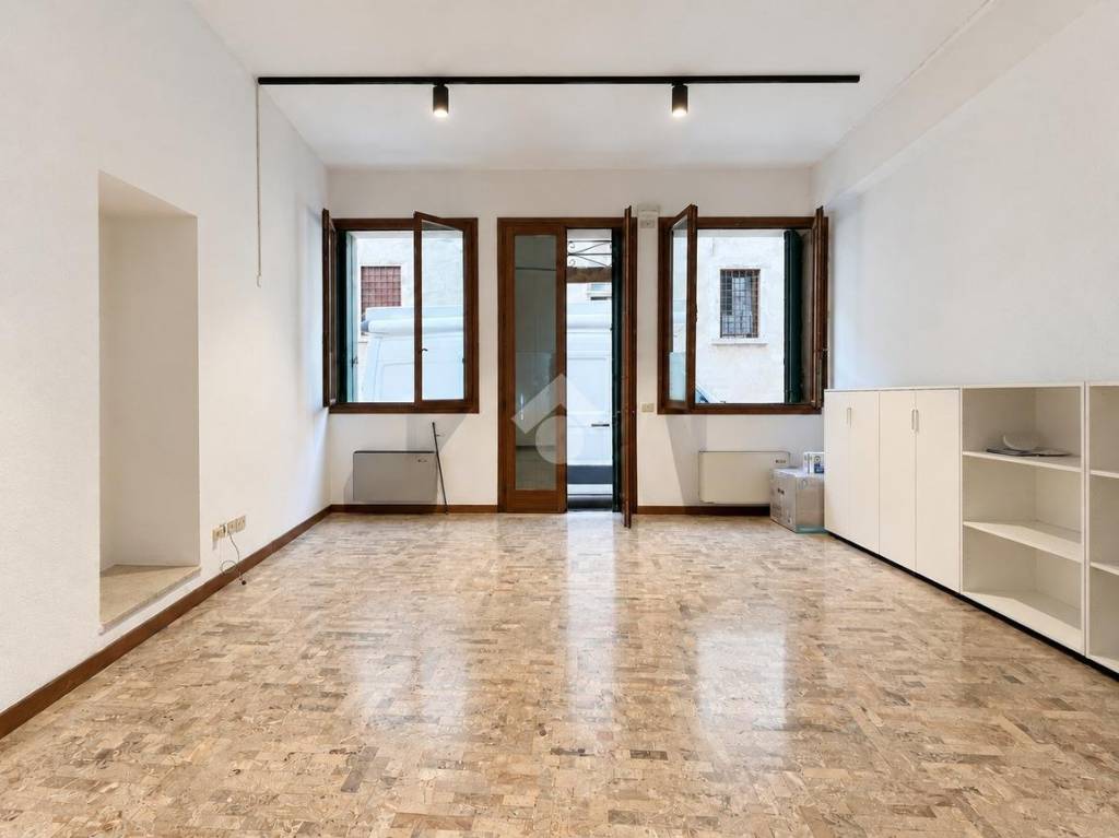 ufficio in affitto a Bassano del Grappa