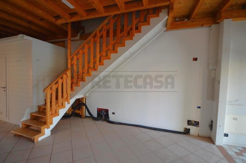 locale commerciale in affitto a Brendola