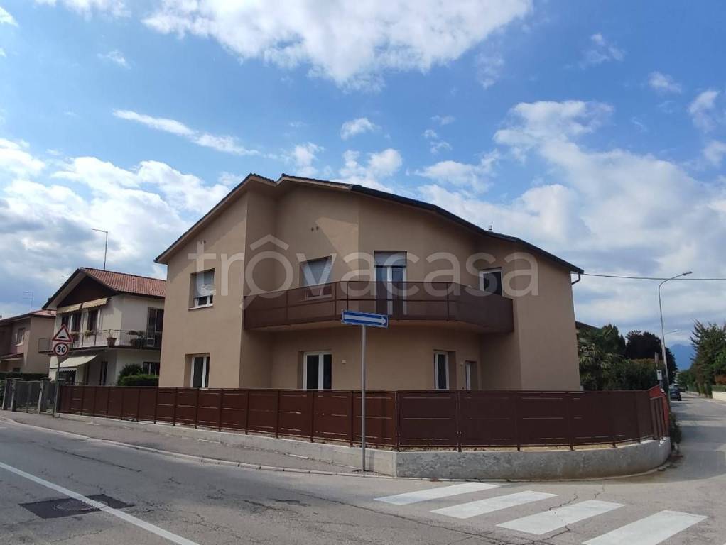 casa indipendente in affitto a Caldogno