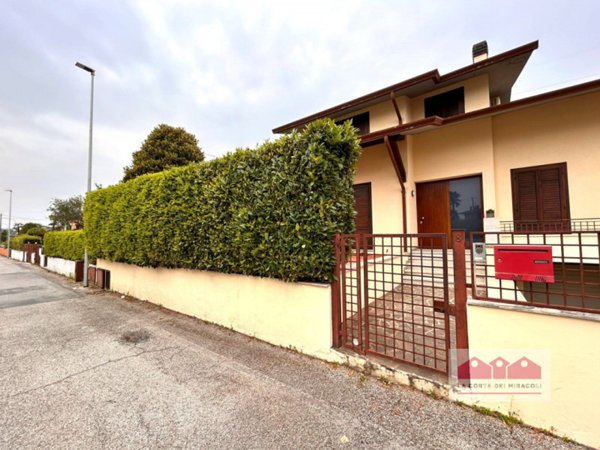 casa indipendente in affitto a Caldogno in zona Rettorgole
