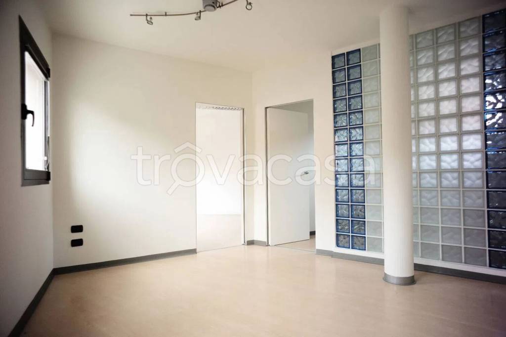 ufficio in affitto a Camisano Vicentino in zona Santa Maria