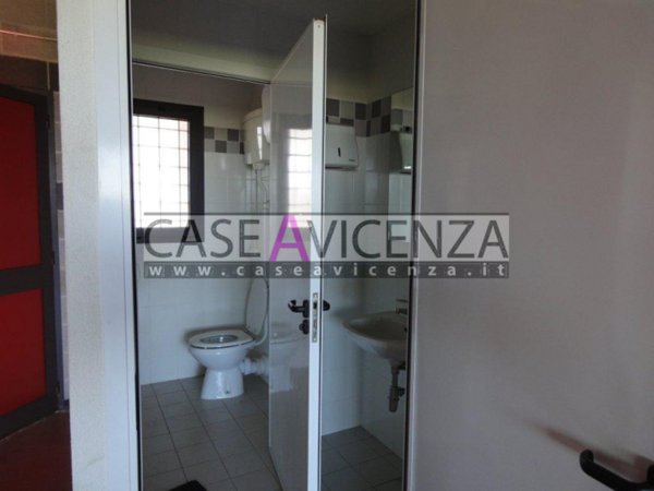 locale commerciale in affitto a Camisano Vicentino in zona Santa Maria
