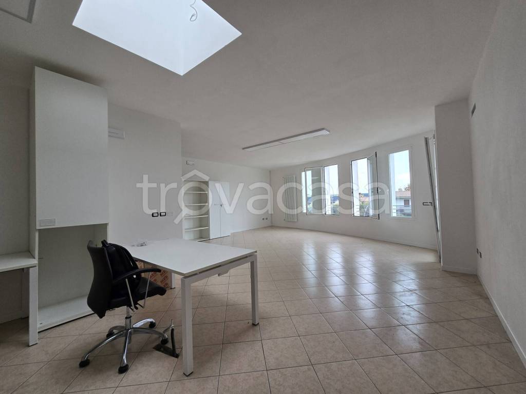 ufficio in affitto a Carrè