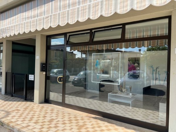 negozio in affitto a Cassola