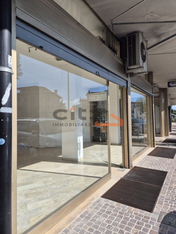 negozio in affitto a Cassola