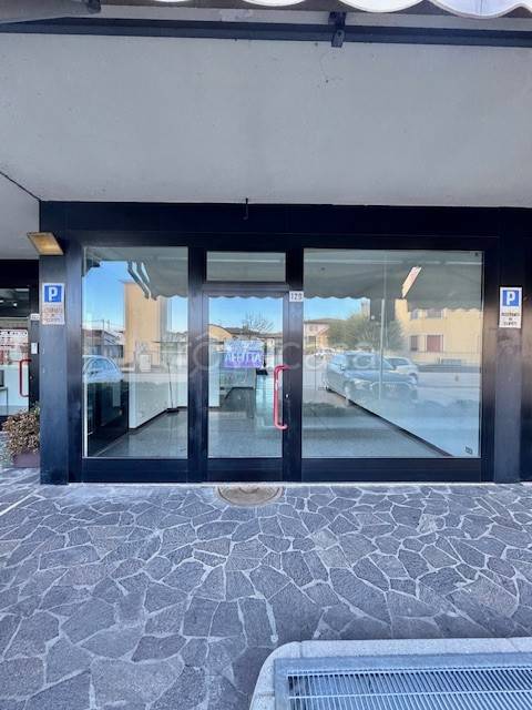 negozio in affitto a Cassola