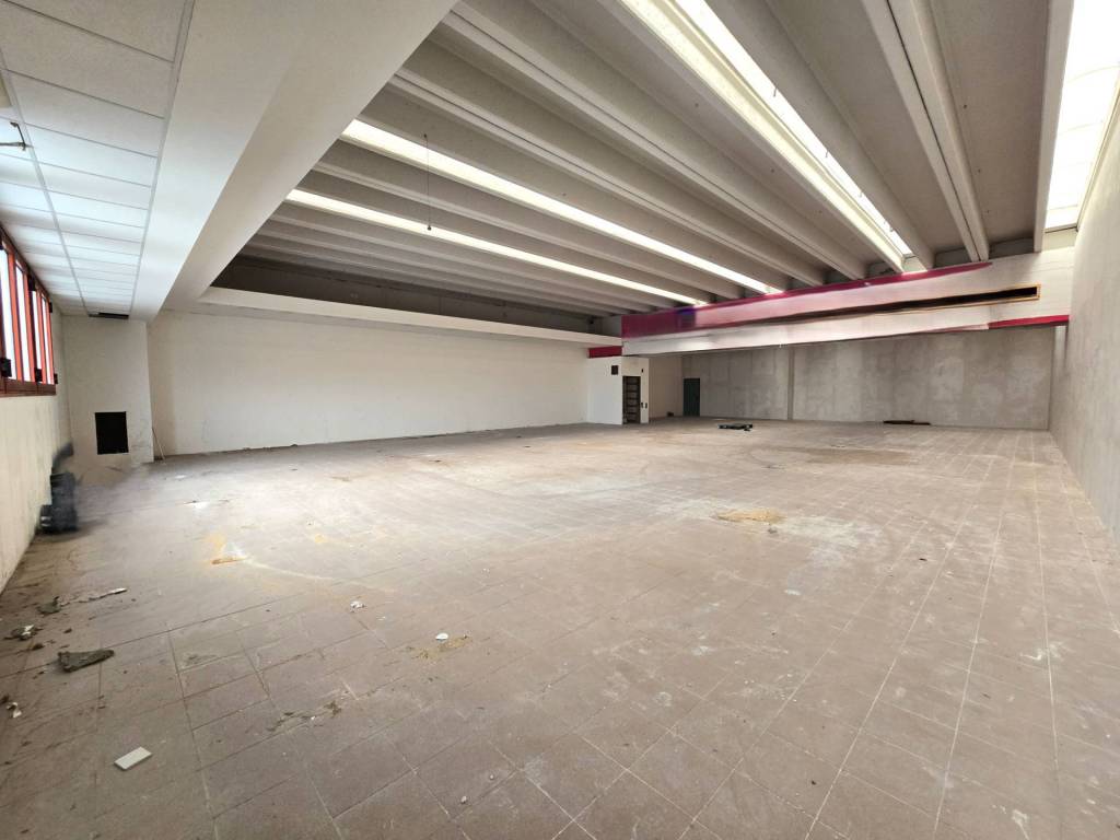 negozio in affitto a Cassola in zona San Zeno