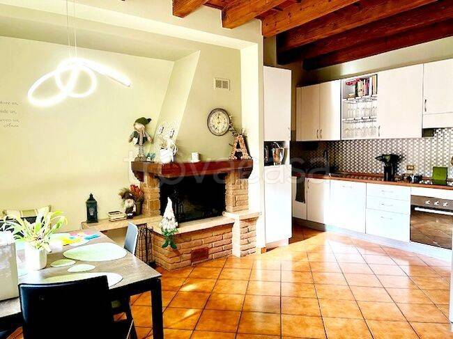 appartamento in affitto a Cassola in zona San Zeno