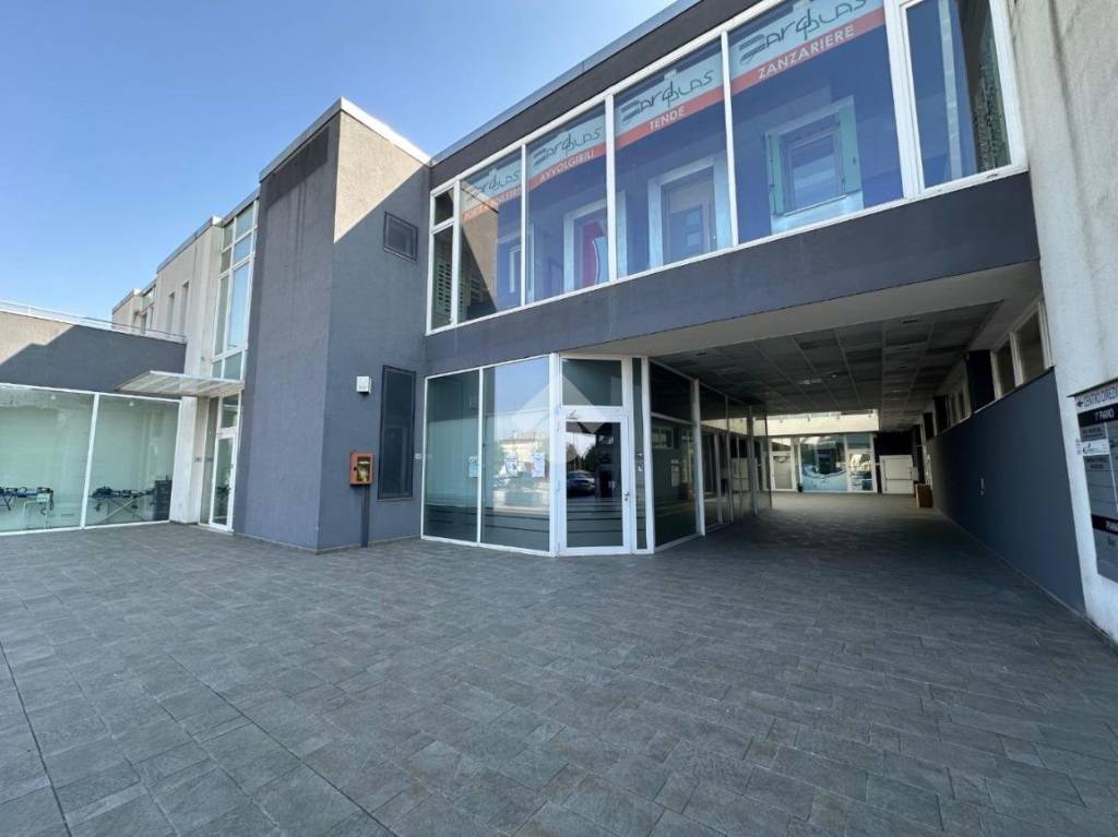 negozio in affitto a Cassola