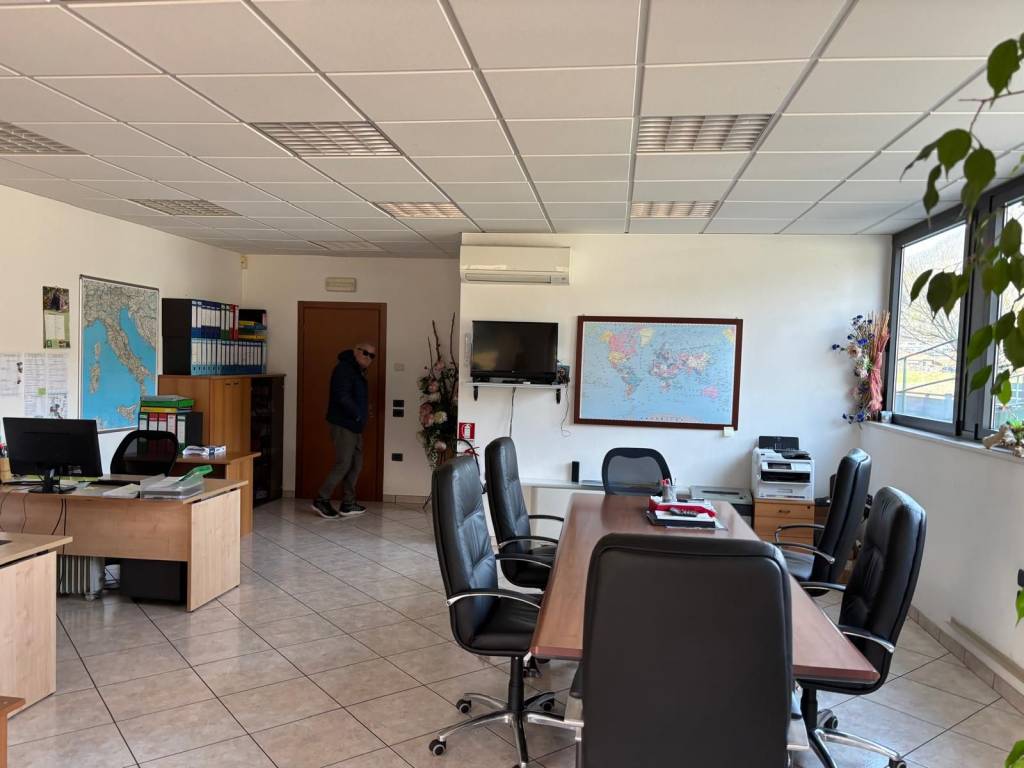 locale commerciale in affitto a Castelgomberto