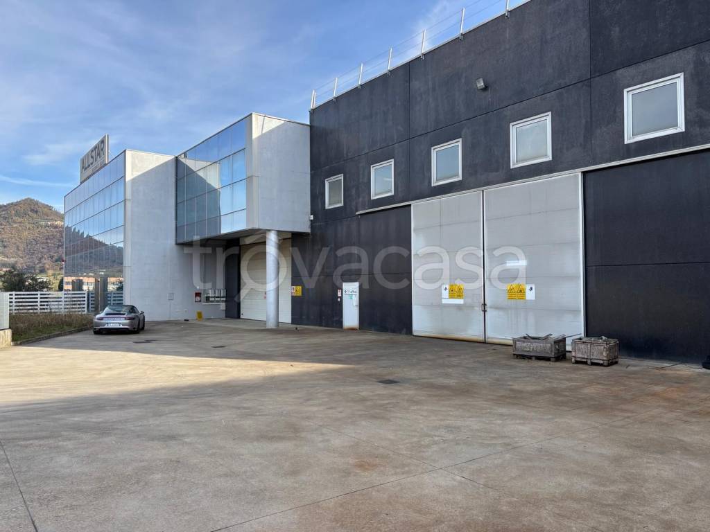 locale commerciale in affitto a Castelgomberto