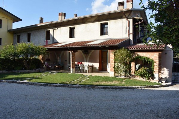 casa indipendente in vendita a Chiampo