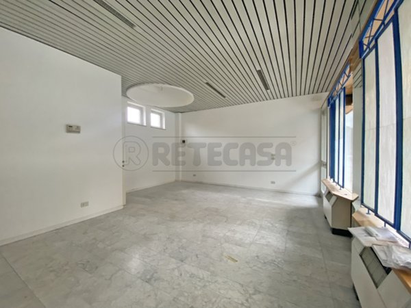 locale commerciale in affitto a Cornedo Vicentino