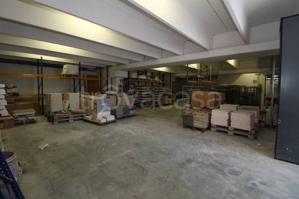 locale commerciale in affitto a Cornedo Vicentino