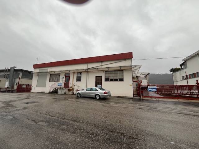 locale commerciale in affitto a Cornedo Vicentino