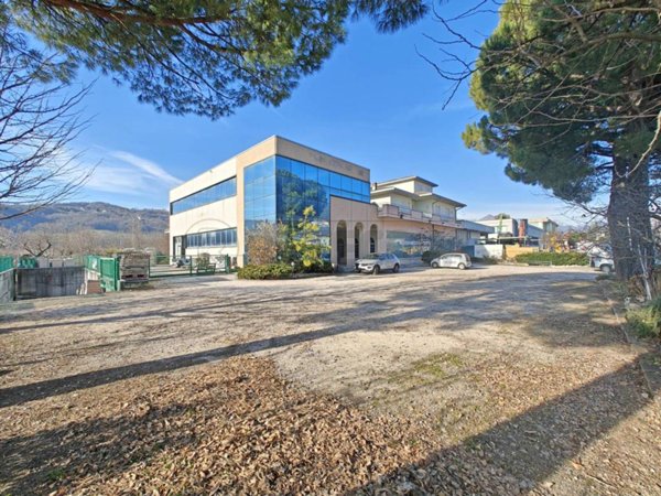 locale commerciale in affitto a Cornedo Vicentino