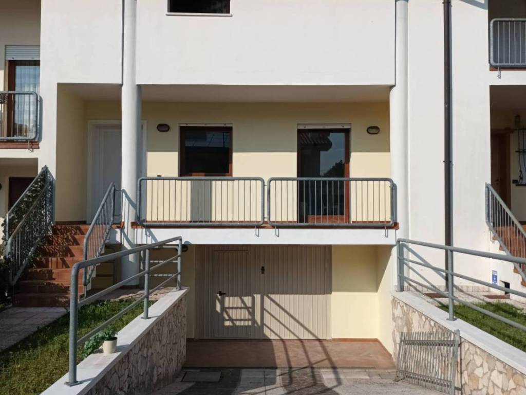 appartamento in affitto a Costabissara
