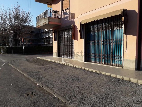 negozio in affitto a Costabissara