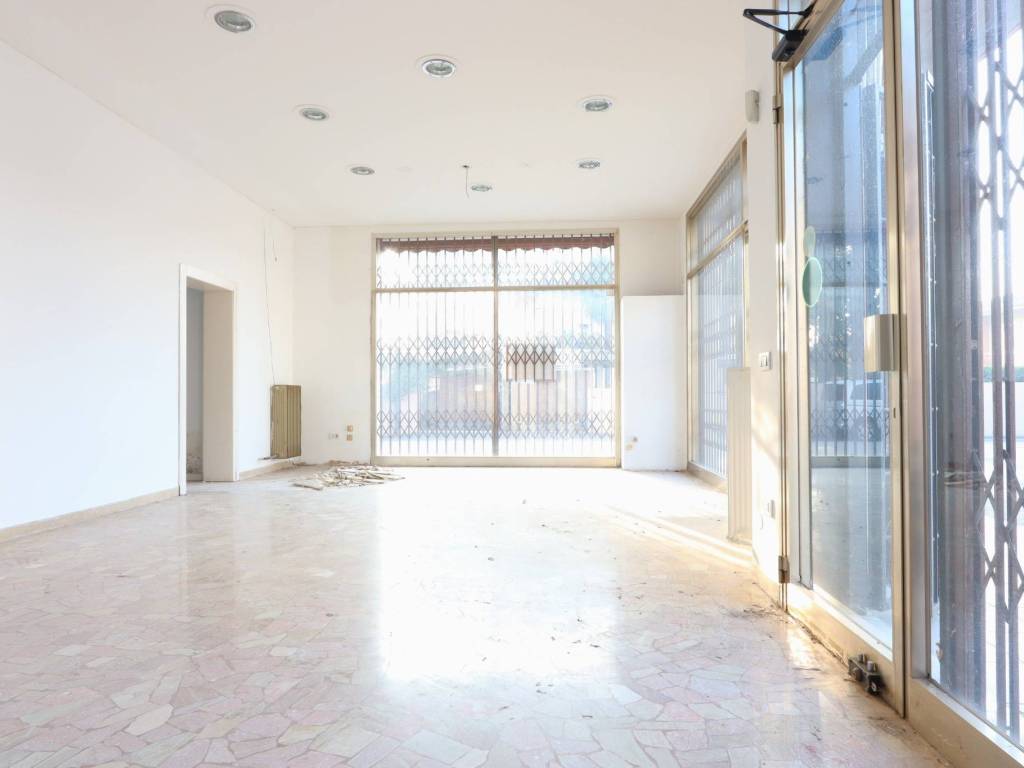 negozio in affitto a Costabissara