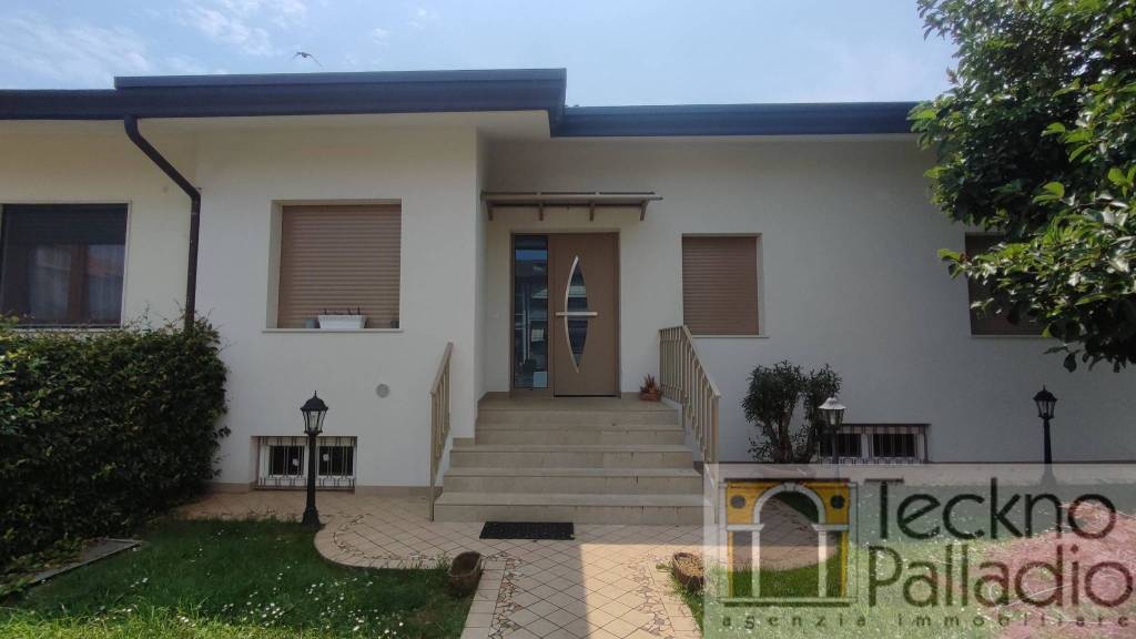 casa indipendente in affitto a Costabissara