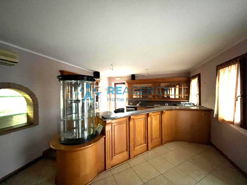 negozio in affitto a Costabissara in zona Motta