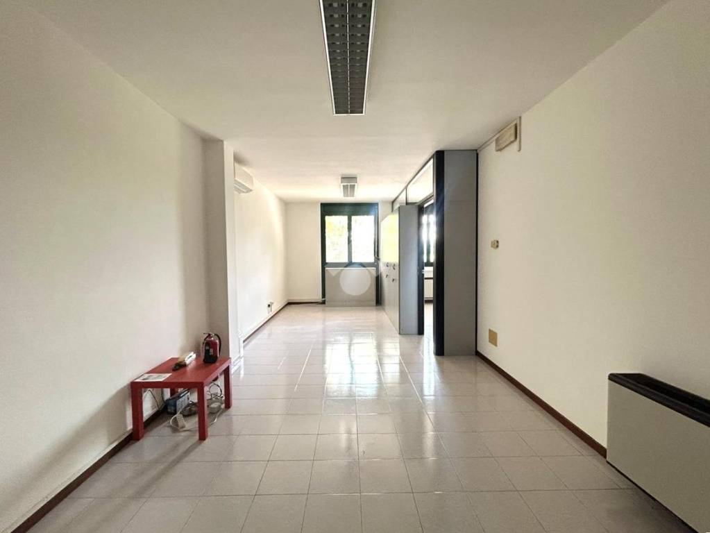 ufficio in affitto a Creazzo in zona Olmo