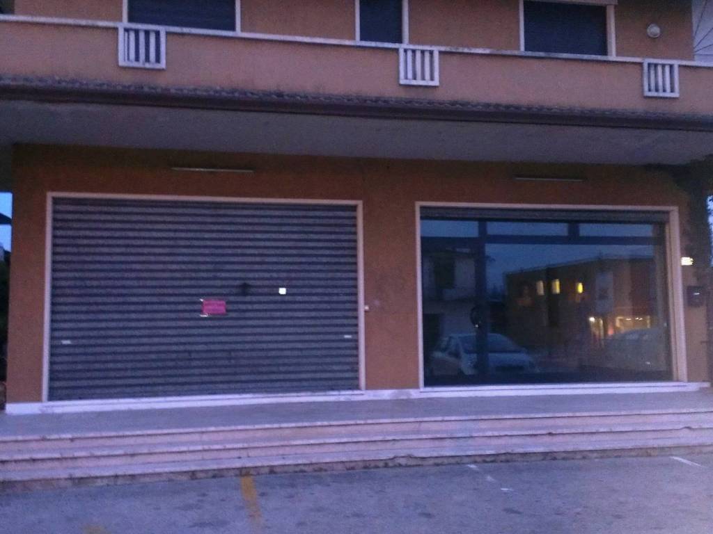 negozio in affitto a Dueville in zona Passo di Riva