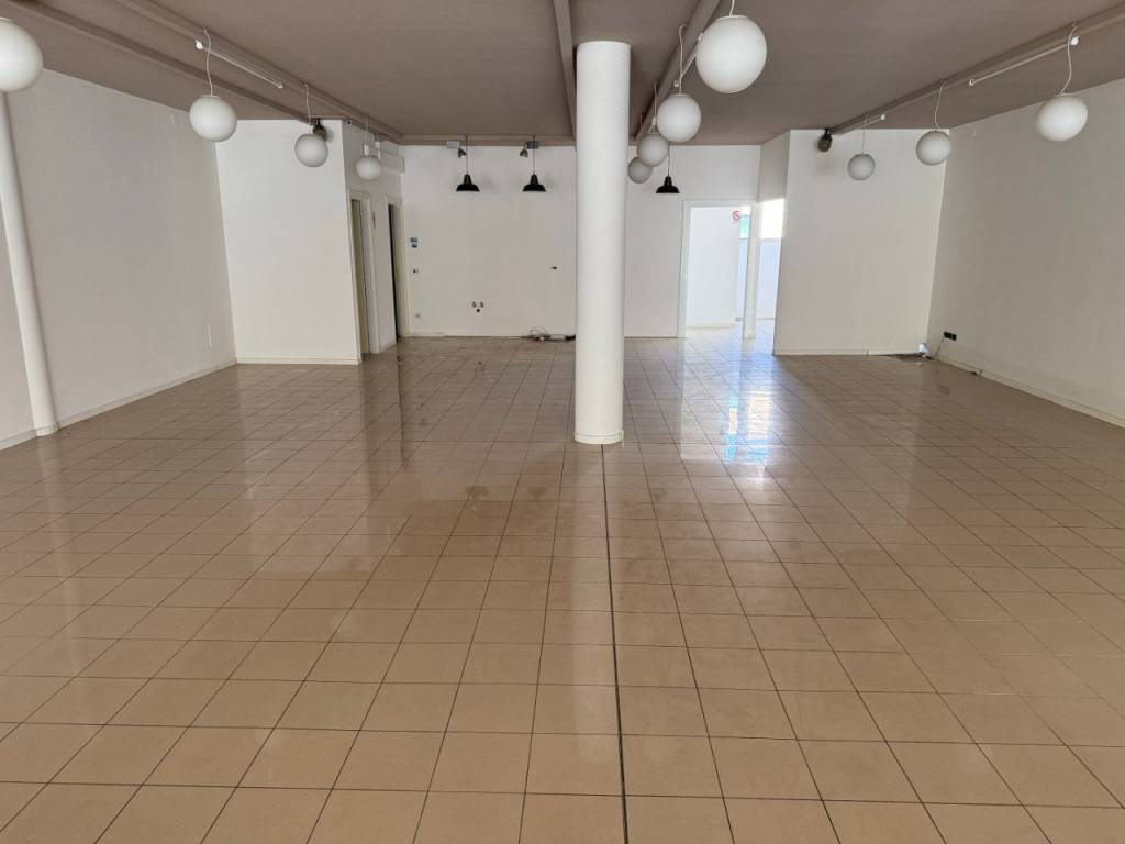 negozio in affitto a Dueville