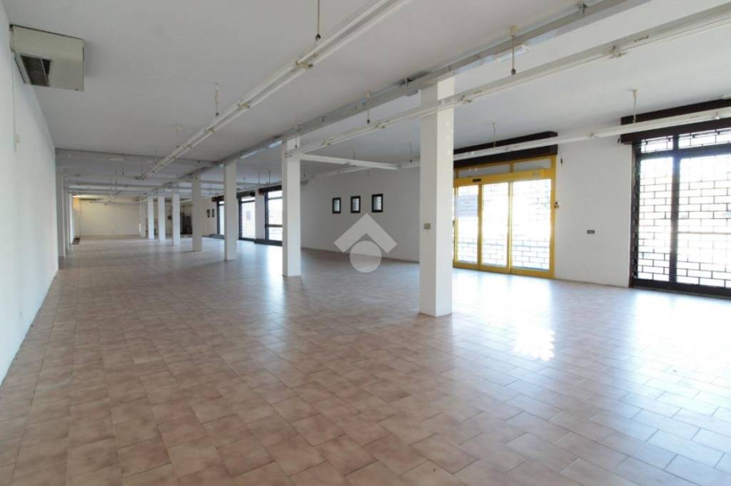 locale commerciale in affitto a Dueville in zona Passo di Riva