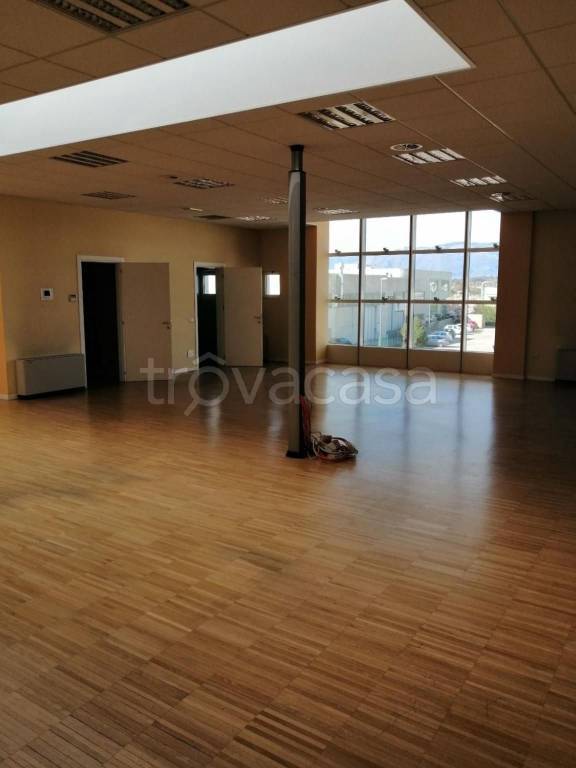 ufficio in affitto a Dueville in zona Povolaro