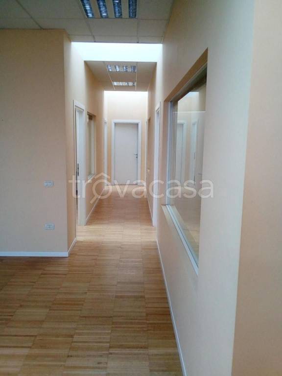 ufficio in affitto a Dueville in zona Povolaro