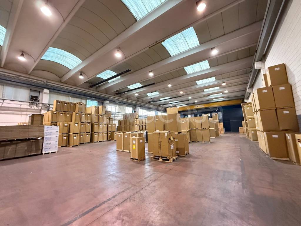 locale commerciale in affitto a Gambellara in zona Torri di Confine