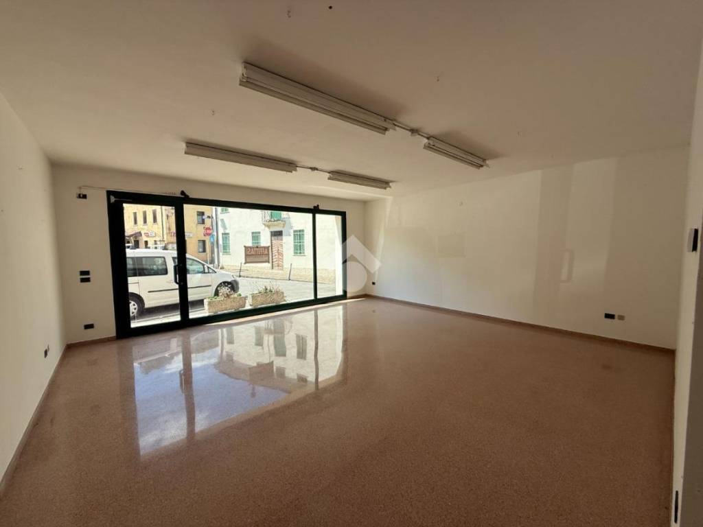 negozio in affitto ad Isola Vicentina