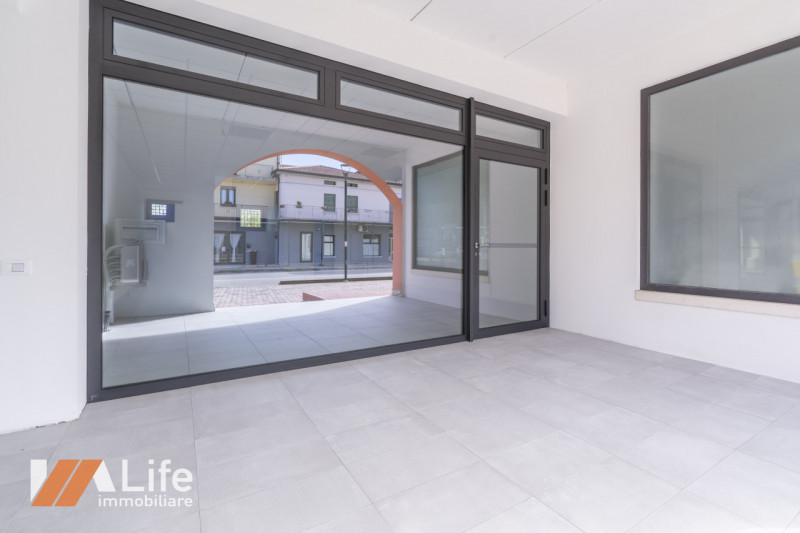 negozio in affitto a Longare