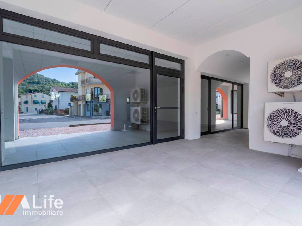 negozio in affitto a Longare in zona Costozza