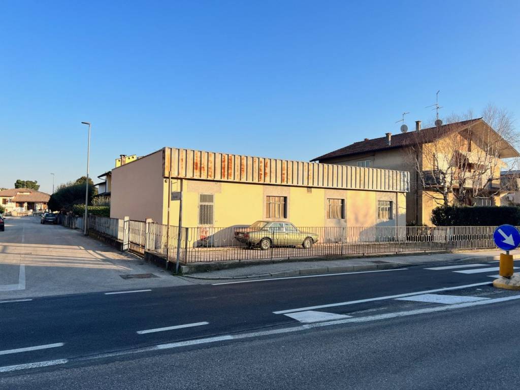 locale commerciale in affitto a Lonigo