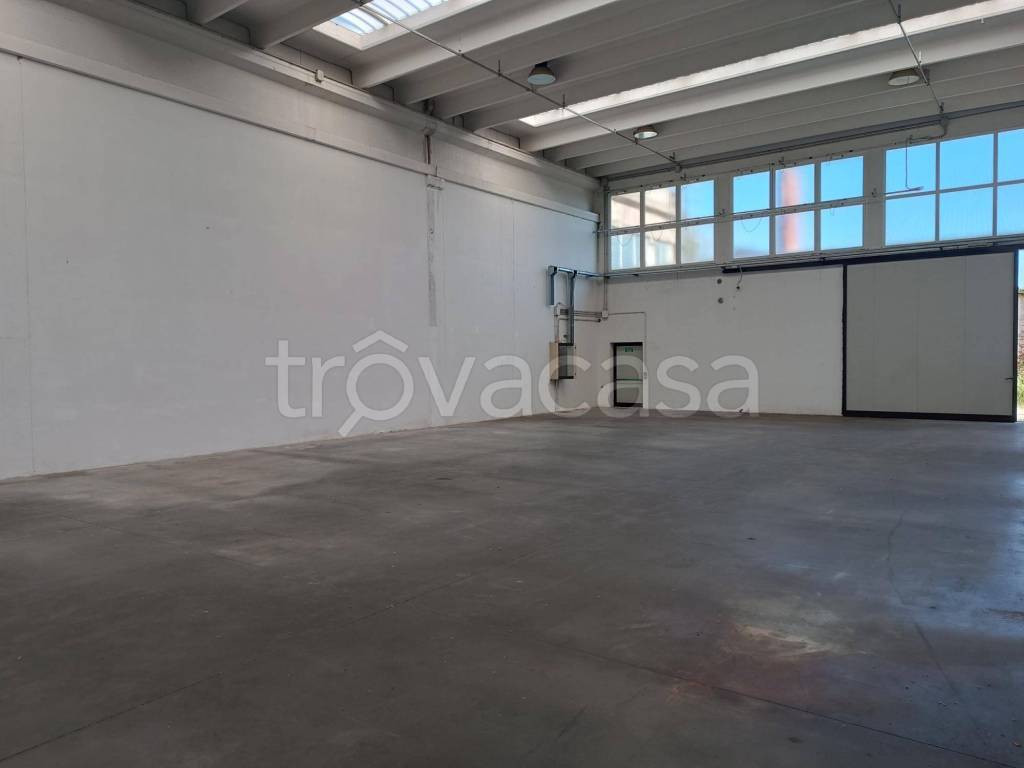 locale commerciale in affitto a Malo