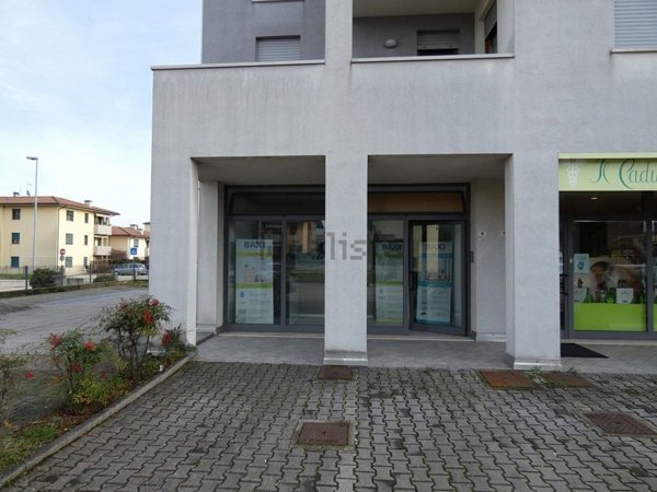negozio in affitto a Malo in zona Molina