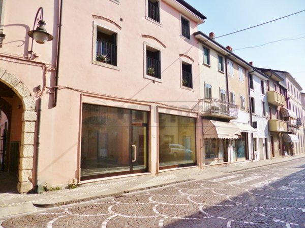 locale commerciale in affitto a Montebello Vicentino