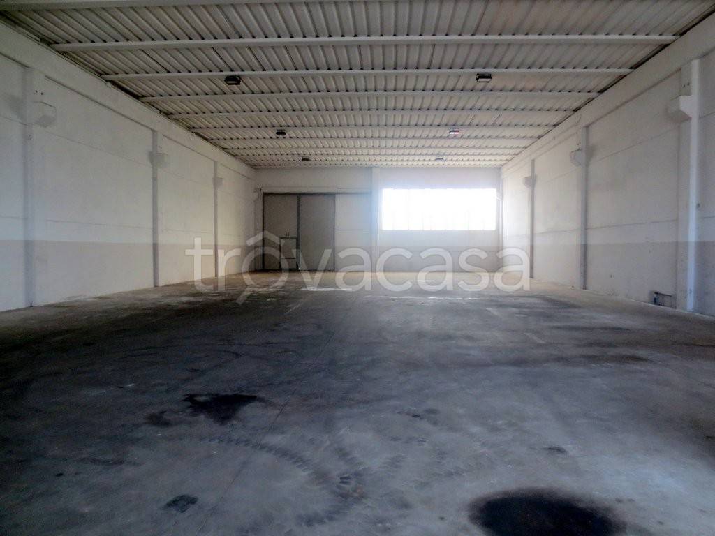 locale commerciale in affitto a Montebello Vicentino