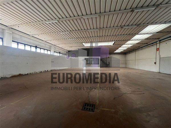 capannone in affitto a Montebello Vicentino