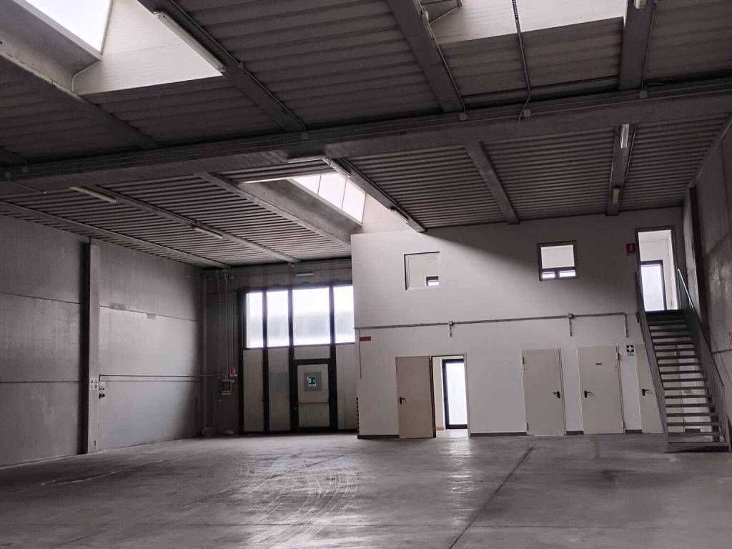 locale commerciale in affitto a Montebello Vicentino in zona Cà Sordis