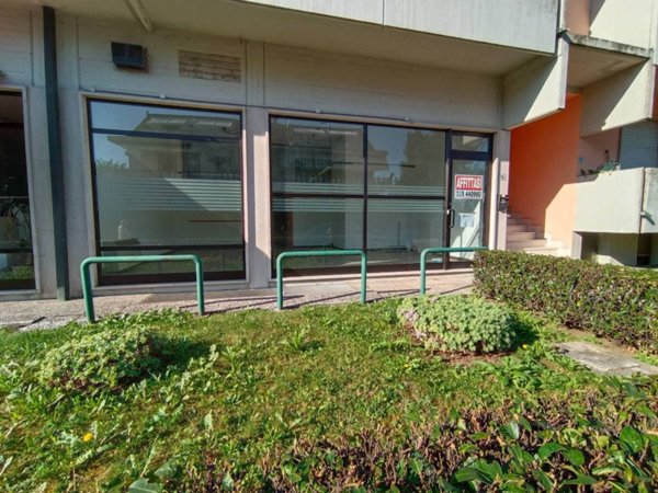 negozio in affitto a Montecchio Maggiore in zona Alte Ceccato