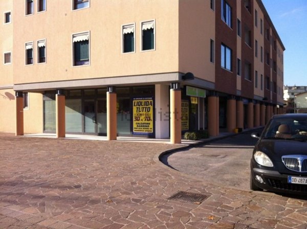 negozio in affitto a Montecchio Maggiore
